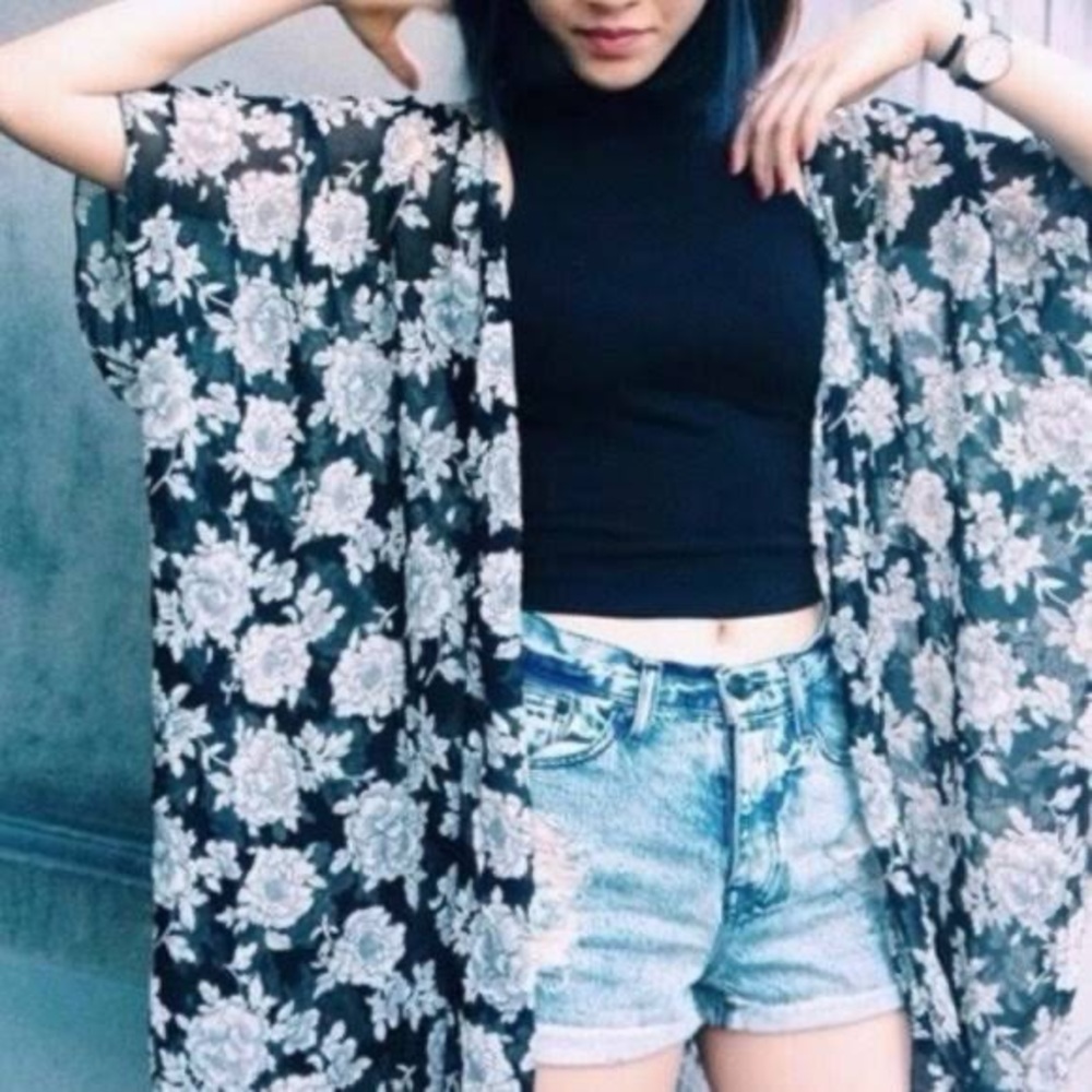 TWO FOR ONE Brandy Melville Kimono’s One Size